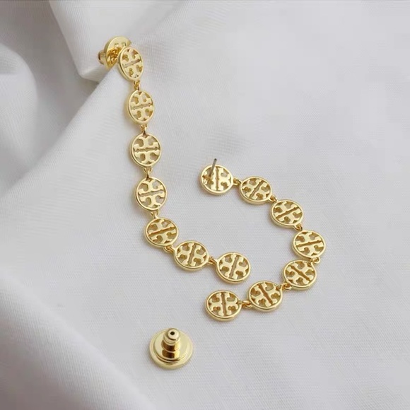 Tory Burch Long Logo Hanging Gold Drop Earrings - Picture 4 of 7